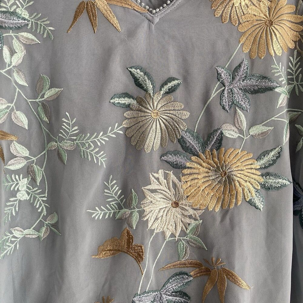 Anthropologie Tiny Frances Embroidered V-Neck Long Sleeve Ruffled Top Size XS - Picture 4 of 10